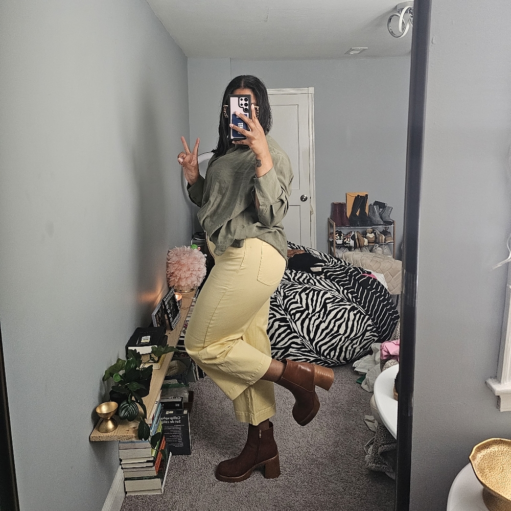 Cropped Wide Leg Yellow Jean